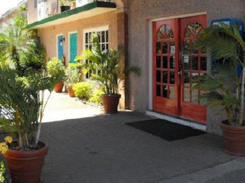 Bar-B-Barn Beach Hotel Negril
